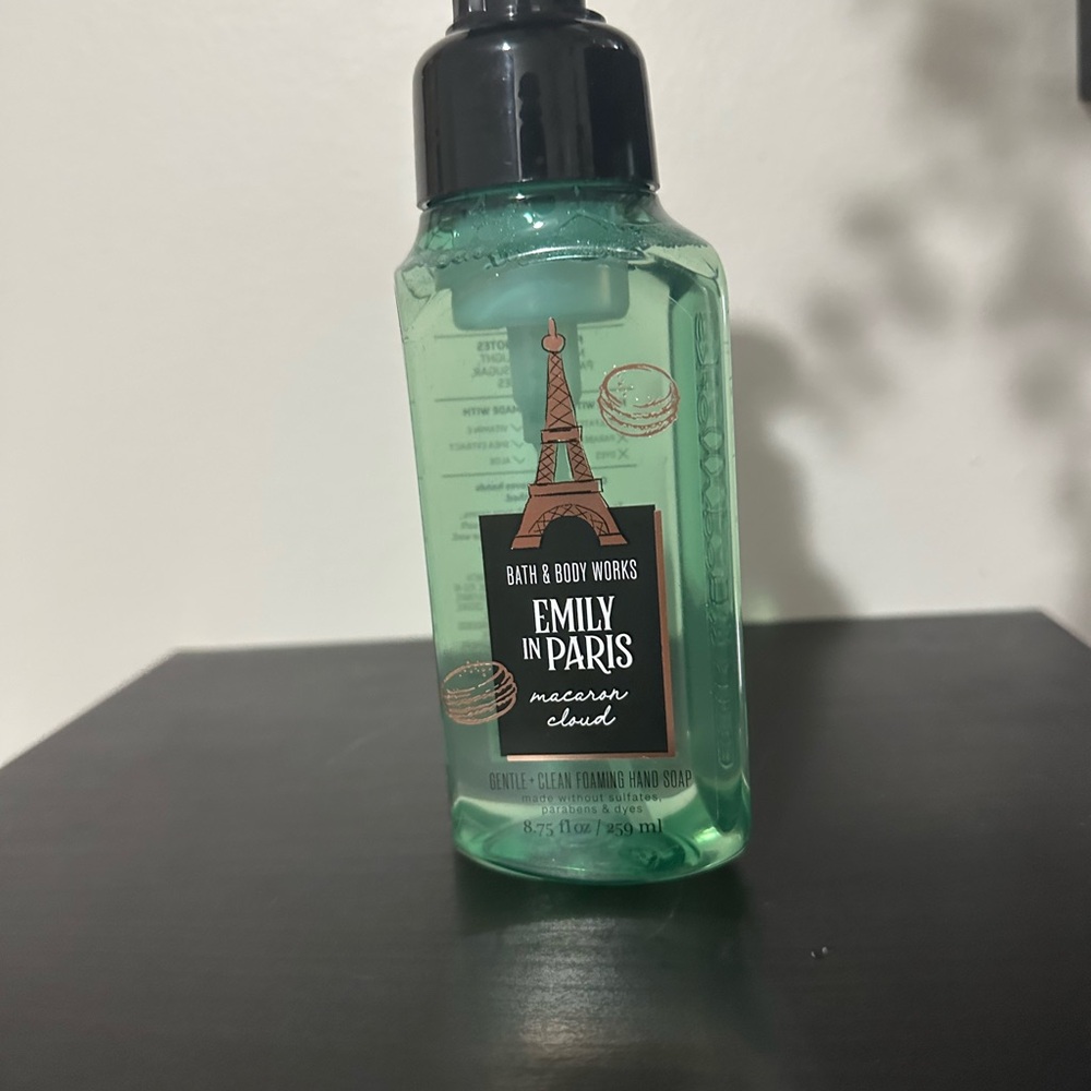 Bath & Body Works Emily in Paris Macaron Cloud